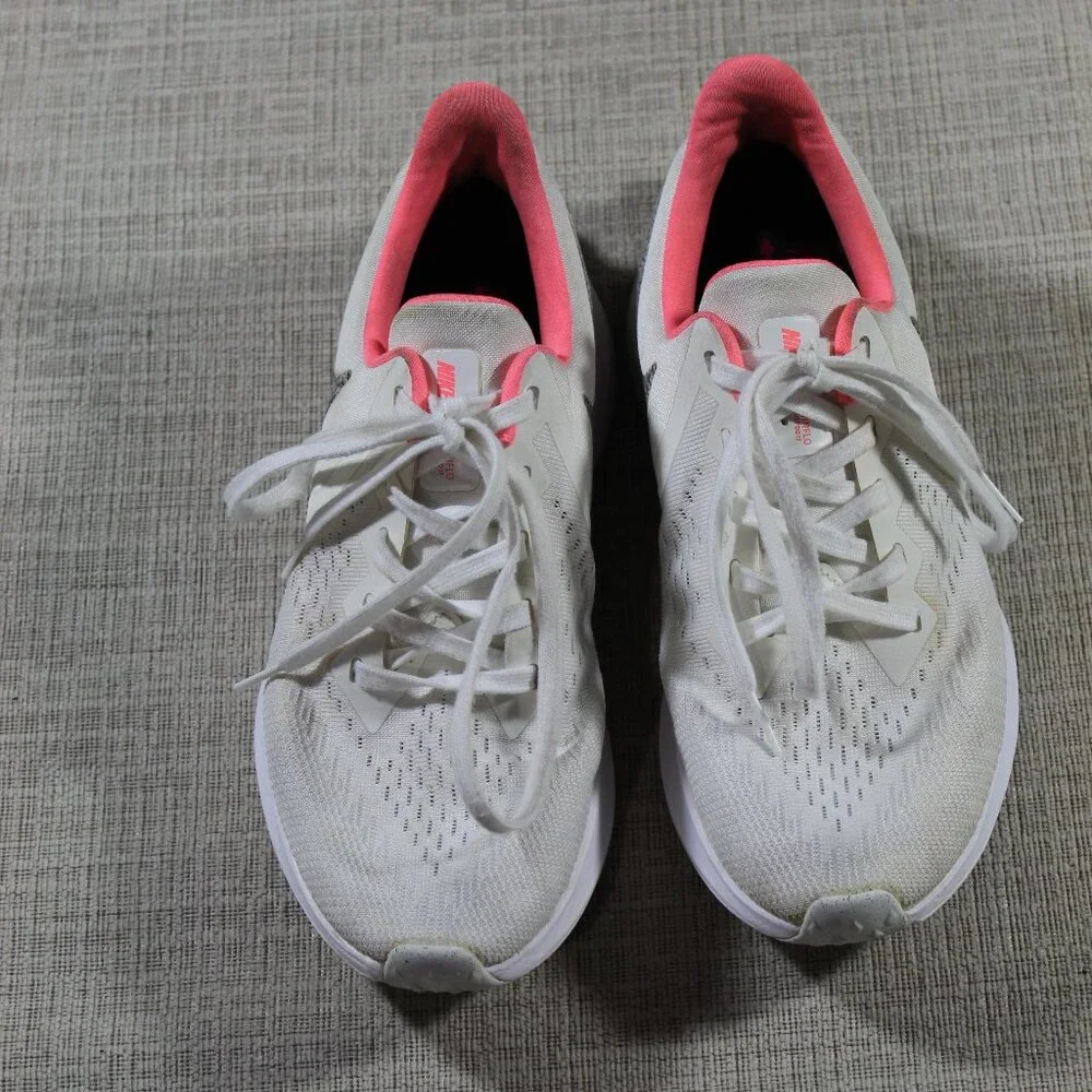 Nike Zoom Winflo 5 Size 7 White and Peach Athletic Shoes